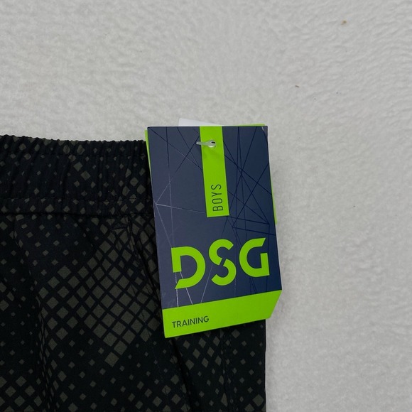 DSG Boys Adventure Athletic Shorts Youth Size XL Black Digi Camo Cargo Pocket - Picture 4 of 10